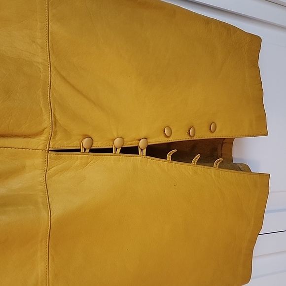 GIII Leather Design Skirt - Picture 3 of 4